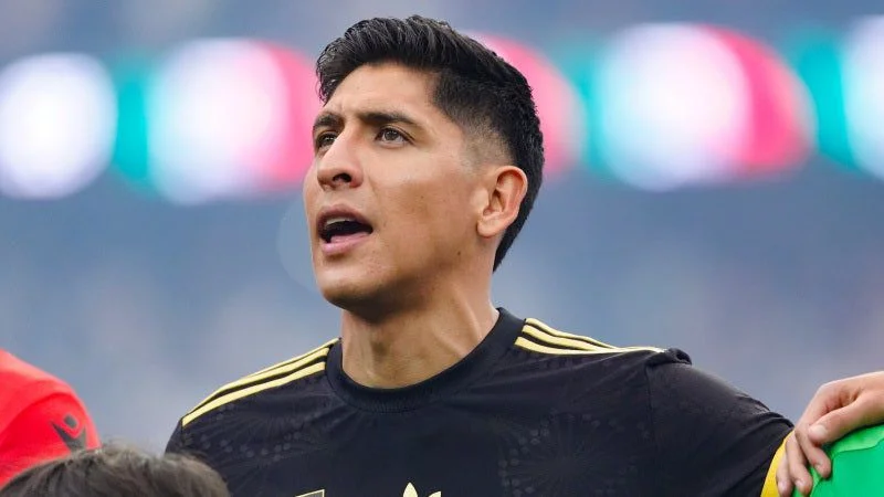 Edson Álvarez es operado del tobillo a cuatro meses del Mundial