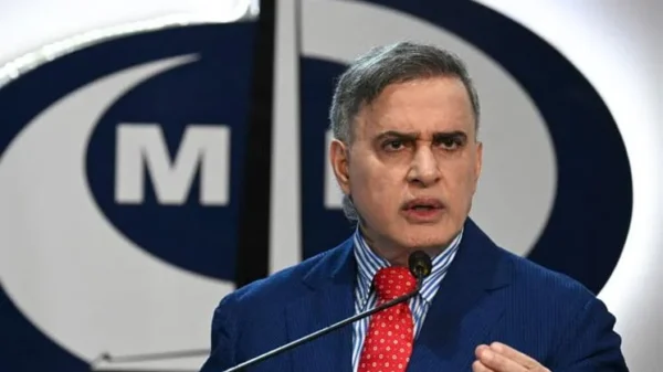 Renuncia el fiscal general de Venezuela en plena transición política