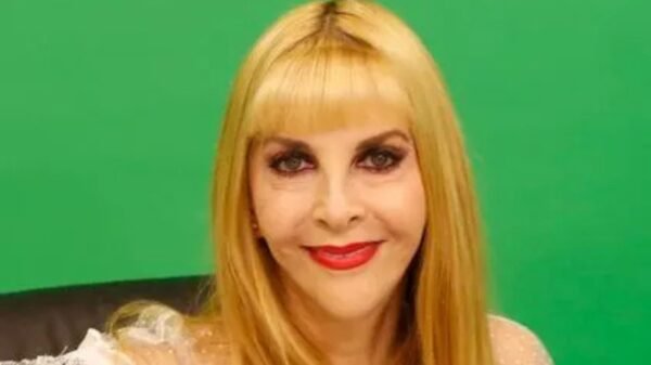 Shanik Berman posa desnuda en exposición y desata conversación