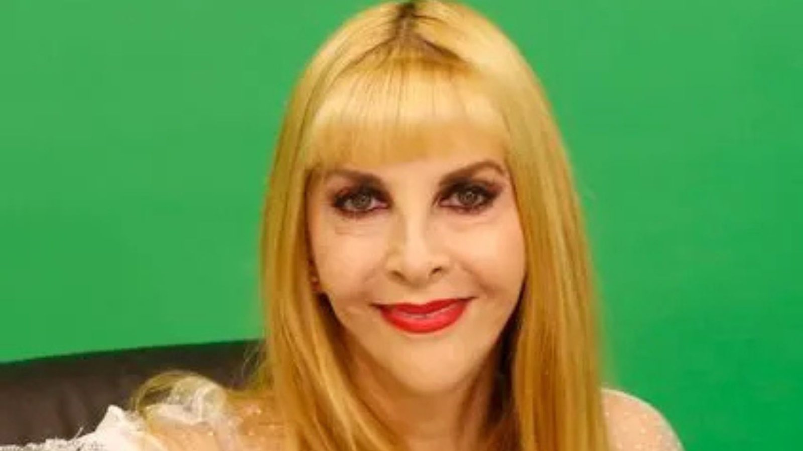 Shanik Berman posa desnuda en exposición y desata conversación