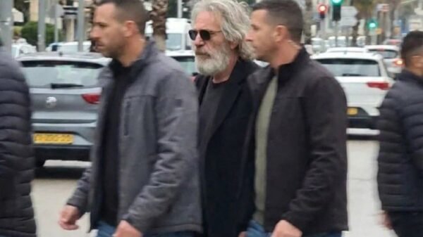 No, Epstein no está vivo en Tel Aviv: la imagen fue generada con IA