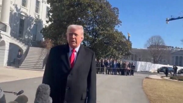 Trump confirma que quiere viajar a Venezuela y destaca su relación con Delcy Rodríguez