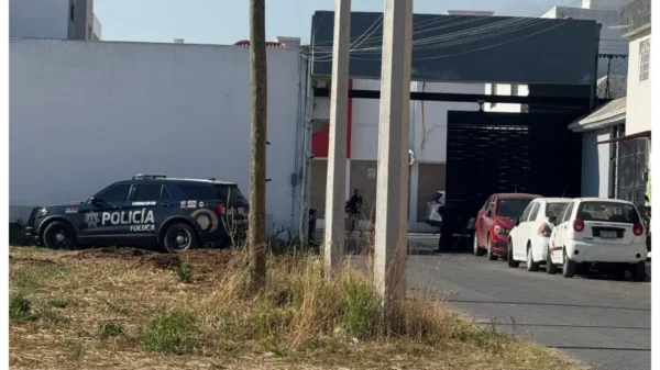 Adolescente se entrega tras asesinar a su padre y hermano en Toluca