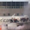 Evacuación de emergencia en aeropuerto de Estados Unidos tras falla en avión de American Airlines