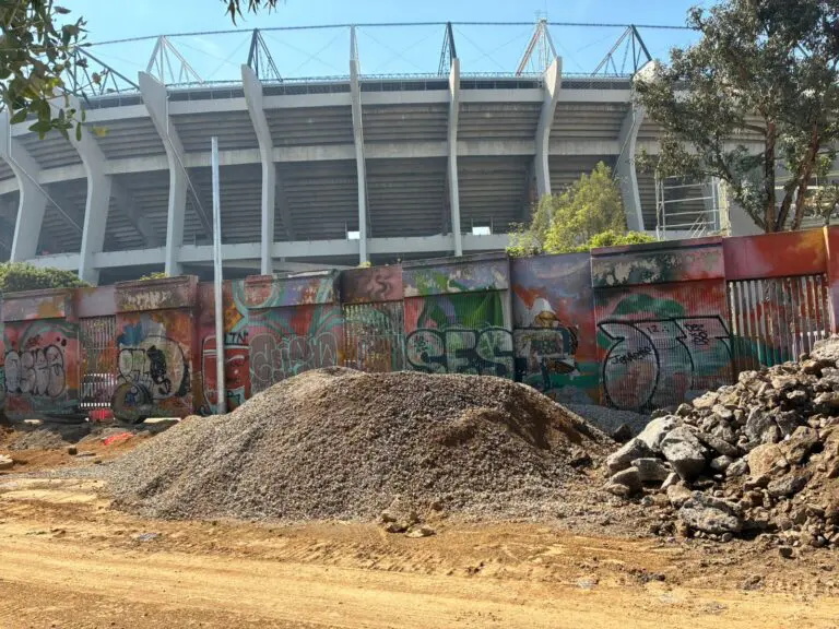 “Es un caos”: Vecinos de Santa Úrsula denuncian colapso de la movilidad por obras en el Estadio Azteca