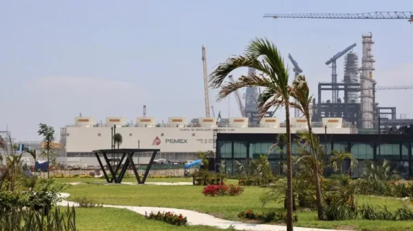 Detienen a hombre por realizar disparos cerca de la refinería Olmeca