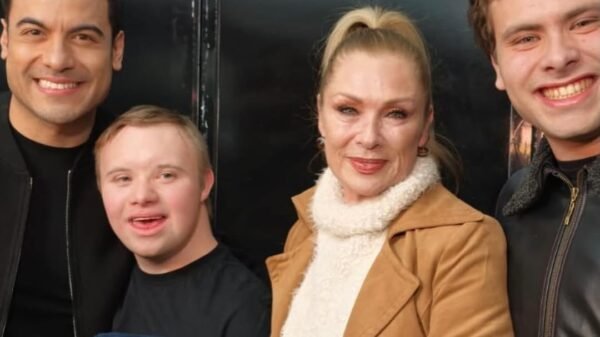 VIDEO: Carlos Rivera cumple el sueño del hijo de Lety Calderón