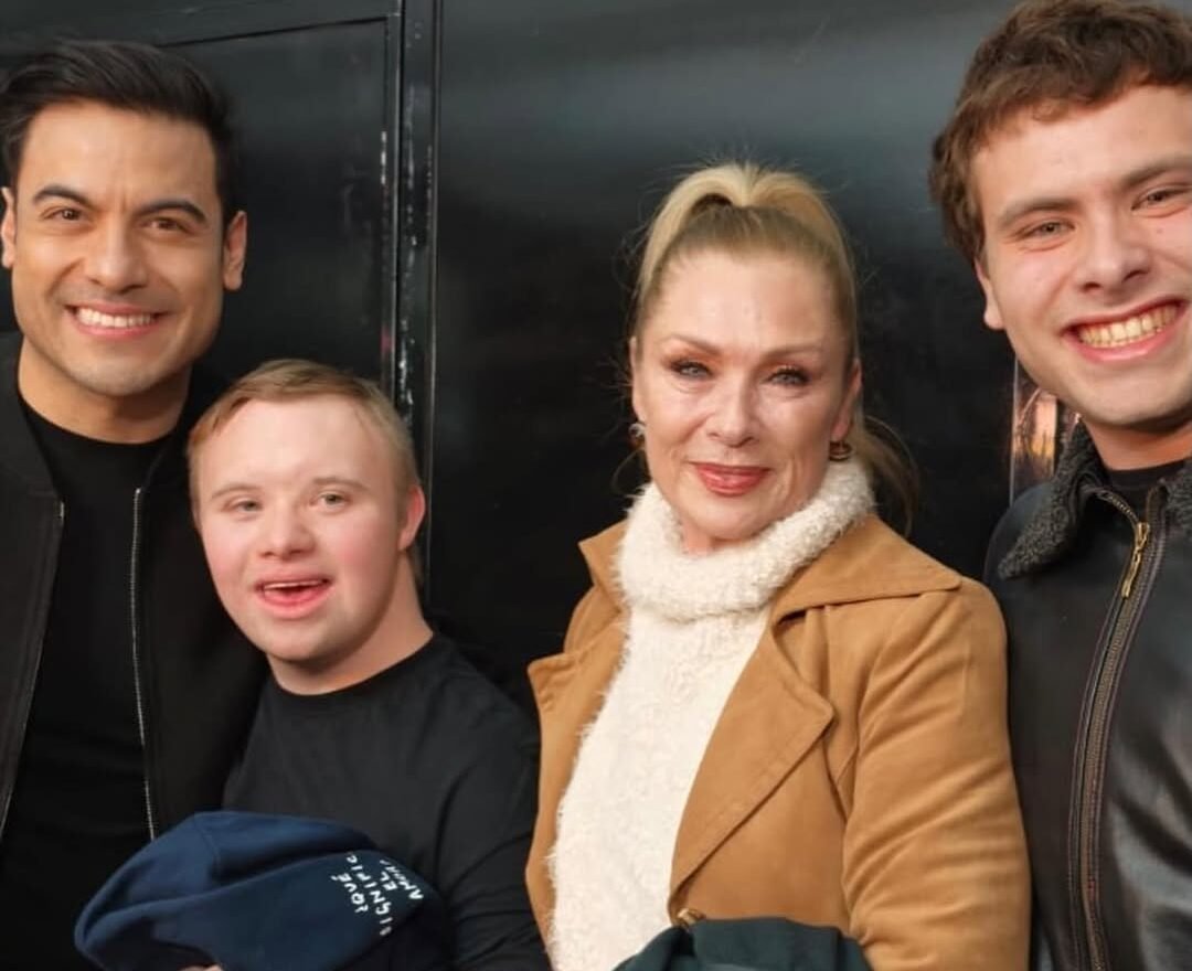 VIDEO: Carlos Rivera cumple el sueño del hijo de Lety Calderón