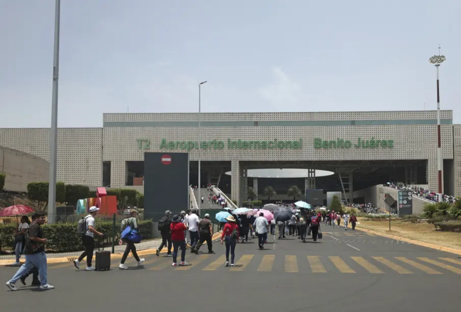 Buscan acuerdo entre taxis del AICM y apps: “ambos tienen derecho a trabajar”