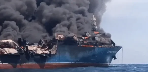 Ataque en el Estrecho de Ormuz dispara la tensión: petrolero destruido en una de las rutas energéticas clave del mundo