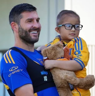 Fallece André Maximiliano, pequeño aficionado de Tigres que conmovió al futbol mexicano