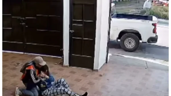 Influencer Evelyn Villa denuncia violento asalto dentro de su casa en Toluca | VIDEO