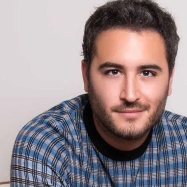 Preocupa salud de Jesús Navarro: aparece con electrodos tras cancelar conciertos de Reik