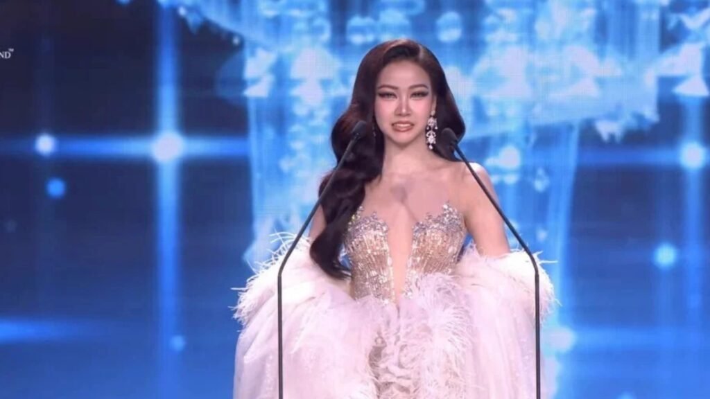 Miss Tailandia pierde prótesis dental en plena pasarela y su reacción se vuelve viral