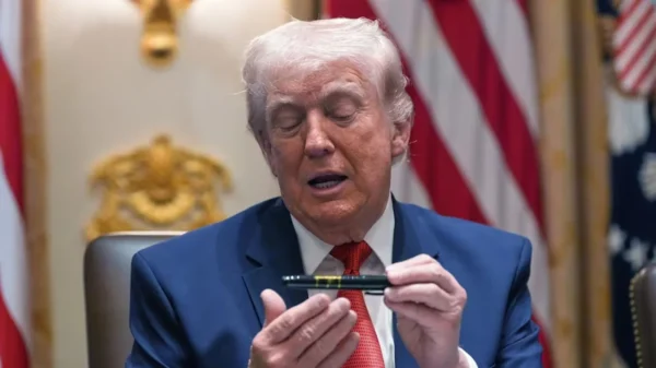 Trump prevé más cargos contra Maduro