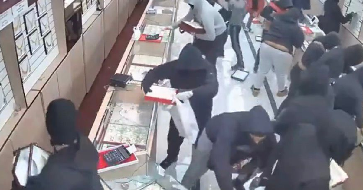 Autoridades revelan robo masivo a joyería en California (VIDEO)
