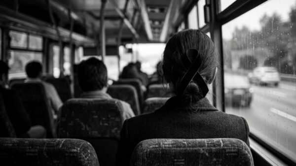 Hallan sin vida a actriz en autobús: viajaba sola en el asiento 20