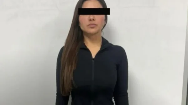 Detienen a mujer por extorsionar a la amante de su esposo