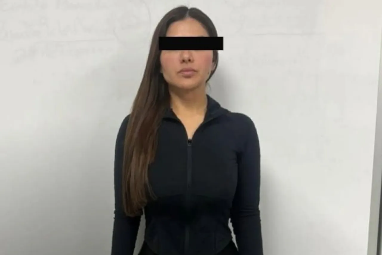 Detienen a mujer por extorsionar a la amante de su esposo