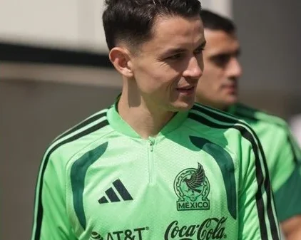 Álvaro Fidalgo vive su primer entrenamiento con la Selección Mexicana
