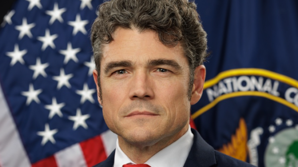 Renuncia Joe Kent, alto funcionario antiterrorista, lanzando críticas a Israel por conflicto con Irán