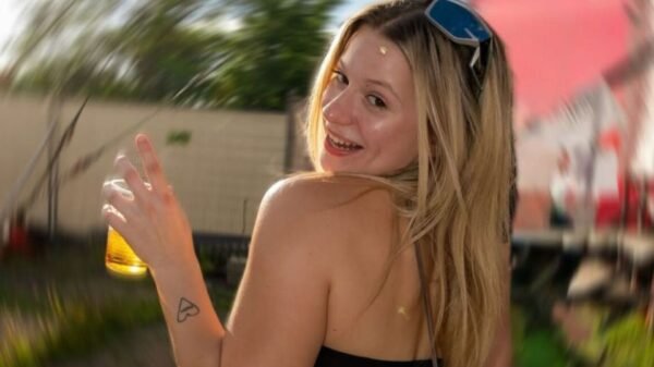 Influencer muere tras grave accidente mientras se dirigía a entrenar