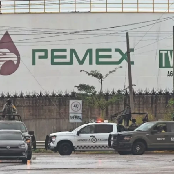 Reportan nuevo derrame de hidrocarburo en refinería de Dos Bocas