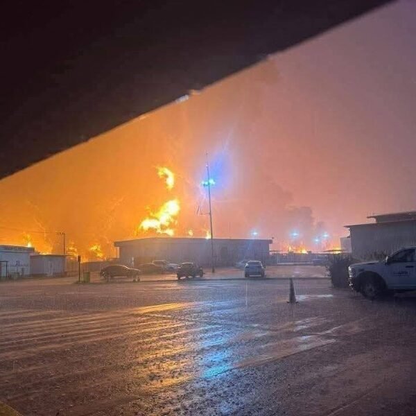 PEMEX confirma 5 muertos tras incendio en refinería Dos Bocas, Tabasco