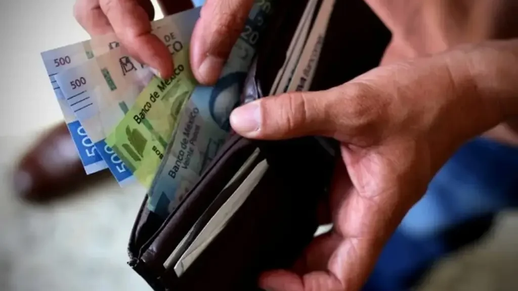 Entra en vigor ley para poner fin a las ‘pensiones doradas’ de servidores públicos