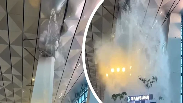 Colapsa parte del techo en aeropuerto de Yakarta tras intensas lluvias