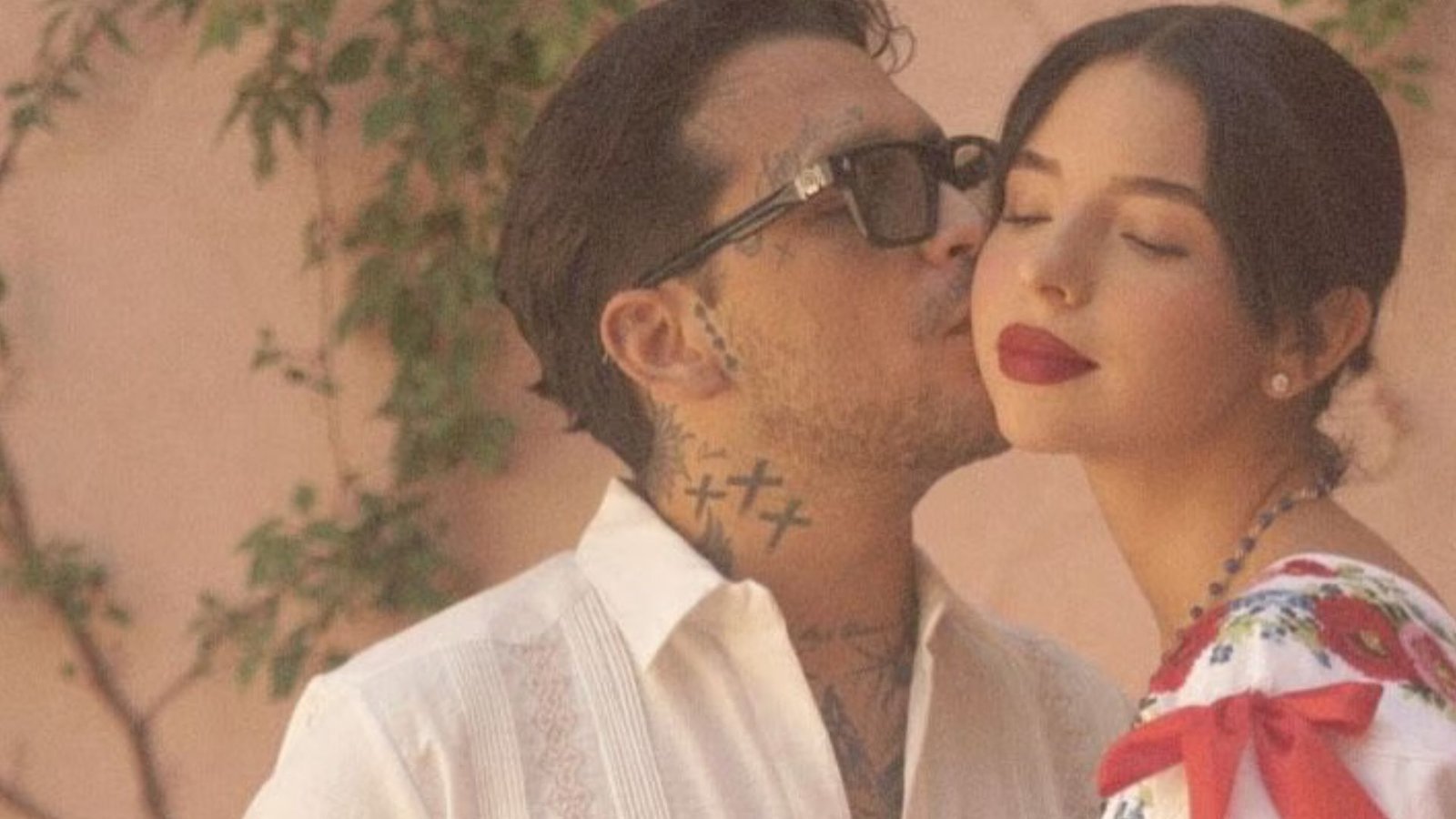 ¿Editaron la foto? Ángela Aguilar desata polémica por “aumentar” la estatura de Christian Nodal