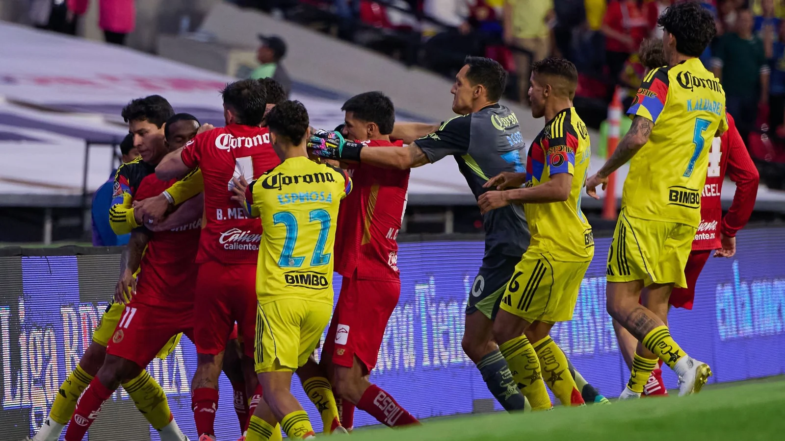 Anuncian las sanciones tras la bronca entre América y Toluca