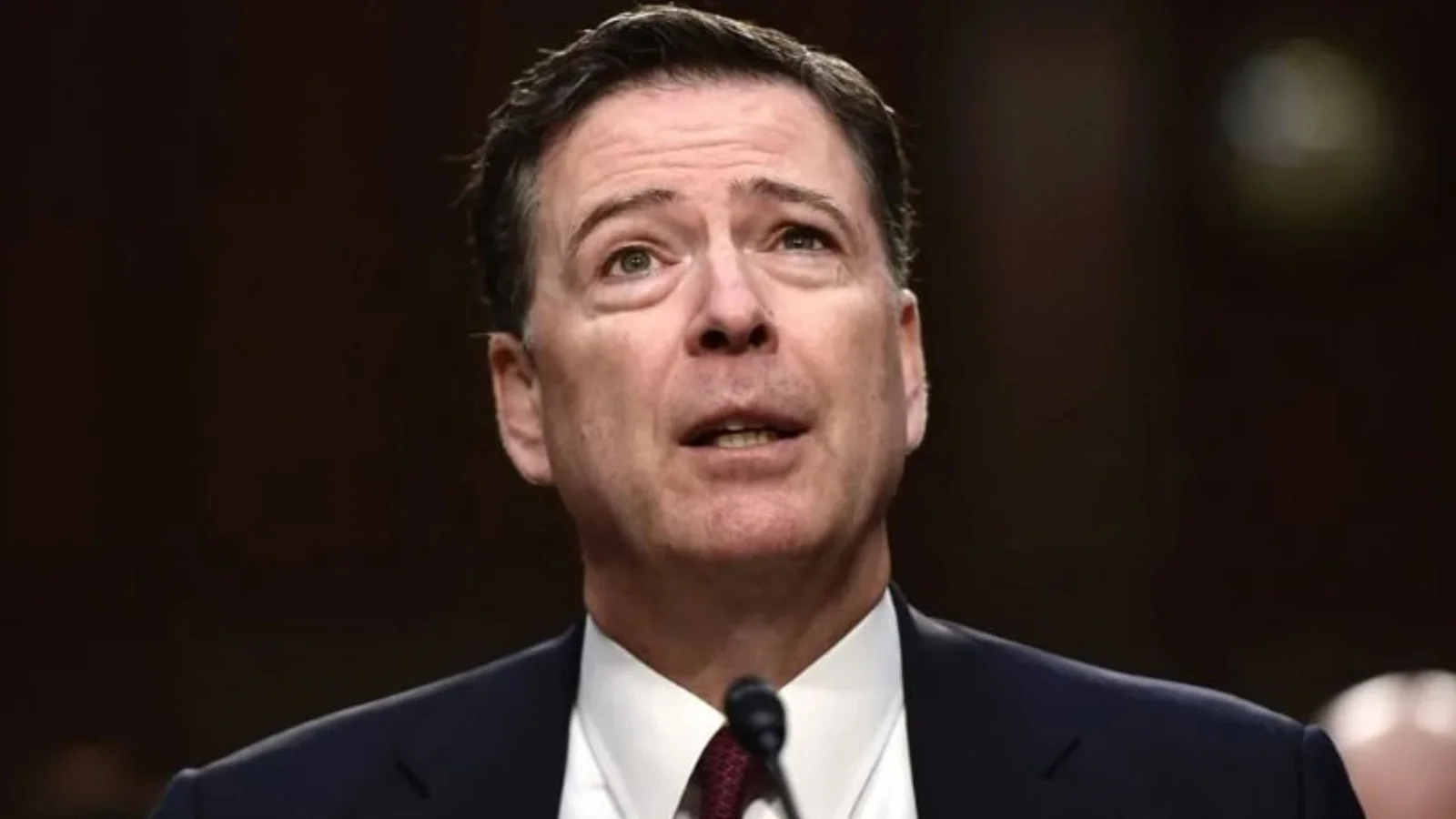Ordenan arresto contra exdirector del FBI, James Comey