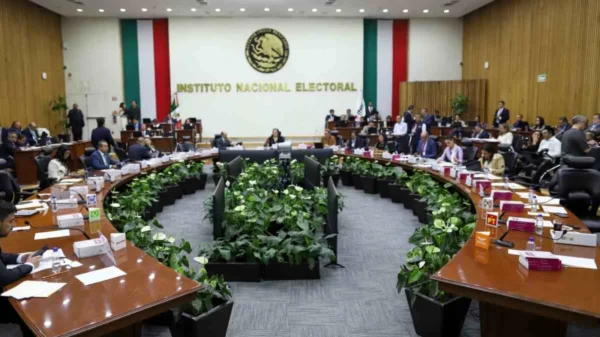 Avanzan 171 aspirantes a consejeros del INE