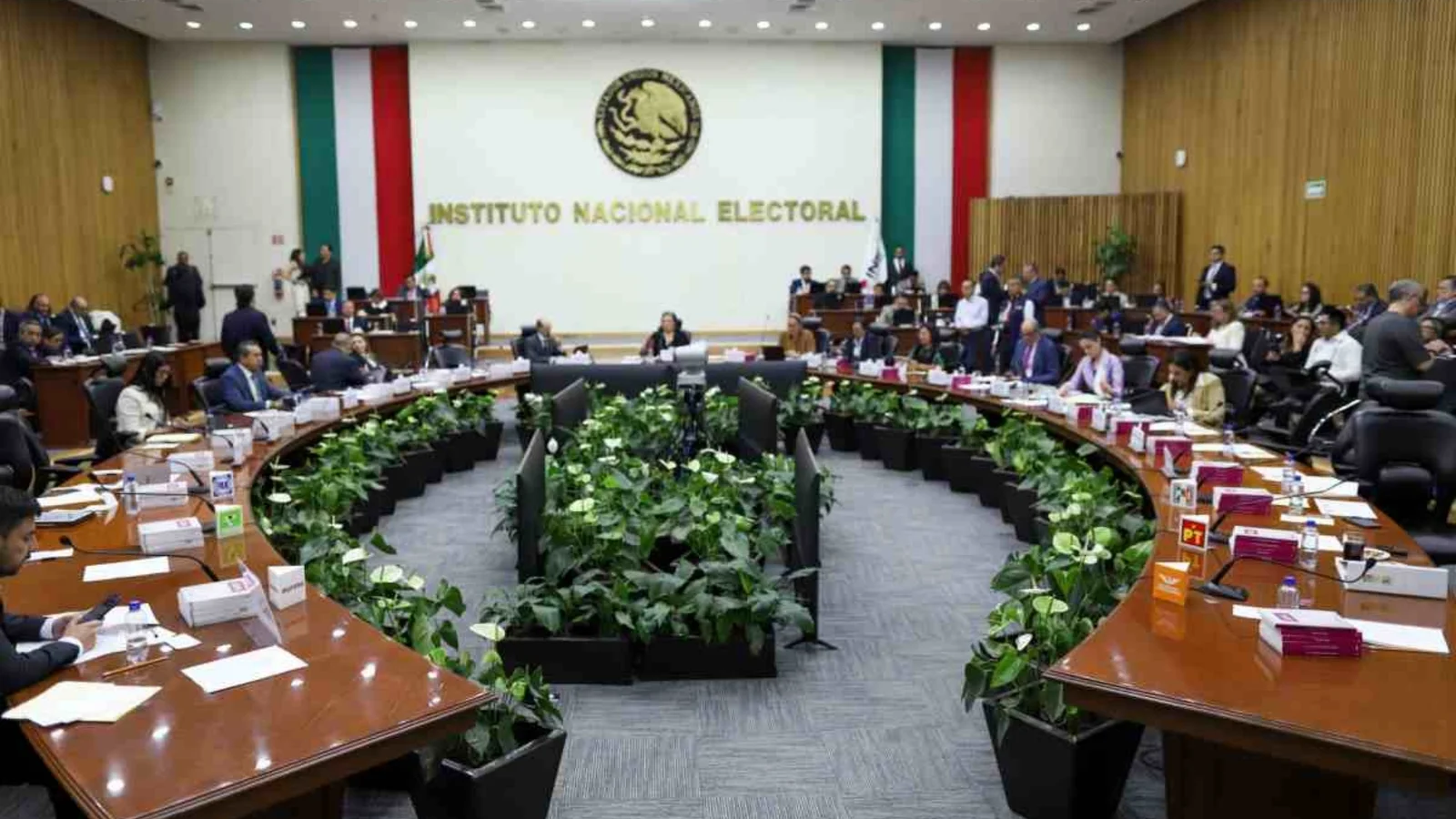 Avanzan 171 aspirantes a consejeros del INE