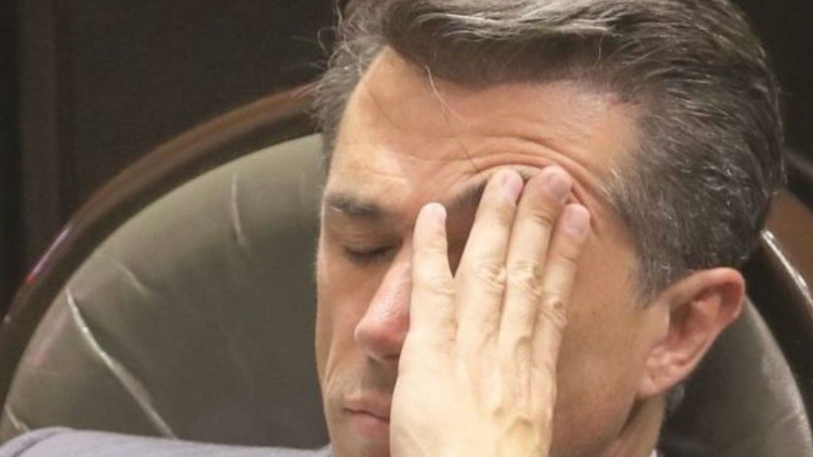 Sergio Mayer responde tras video viral “durmiendo” en San Lázaro: “Trabajo desde las 5 a.m.”