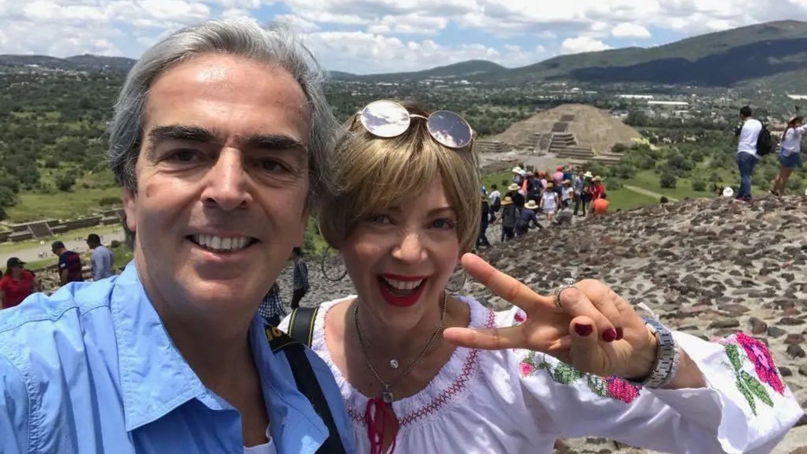 Lorenzo Lazo celebra 3 años de amor con Luz Blanchet tras la muerte de Edith González