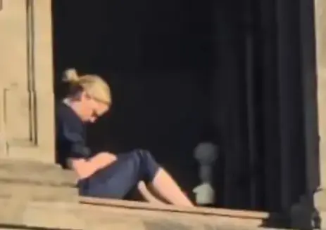 Florencia Franco deja su cargo en la SHCP tras polémica por tomar el sol en ventana de Palacio Nacional