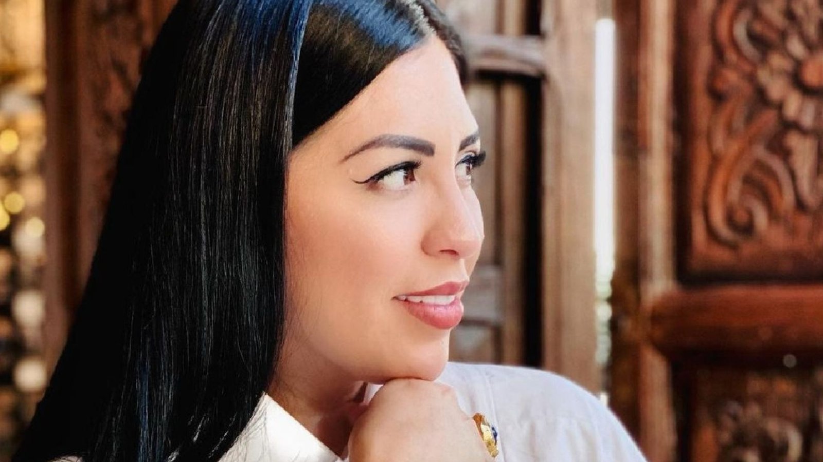 La mamá de Nodal borra imágenes y desata debate en redes sociales.