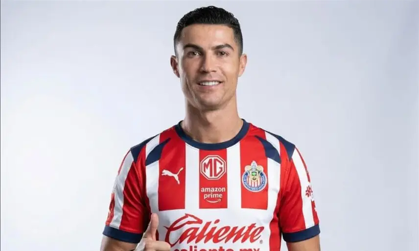 Chivas presume foto de CR7 portando su camiseta y se vuelve tendencia