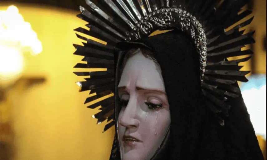 En plena Semana Santa se viralizan imágenes de la virgen moviéndose y llorando en distintos hechos