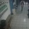 Fiscalía revela impactante VIDEO de ataque de alumno a maestras en prepa de Michoacán