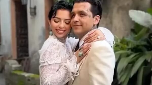 Nodal confirma que retrasa su boda religiosa con Ángela Aguilar por inseguridad