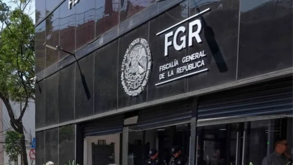 Vinculan a proceso al servidor público Arturo Muñoz de FGR por presentar un documento falso