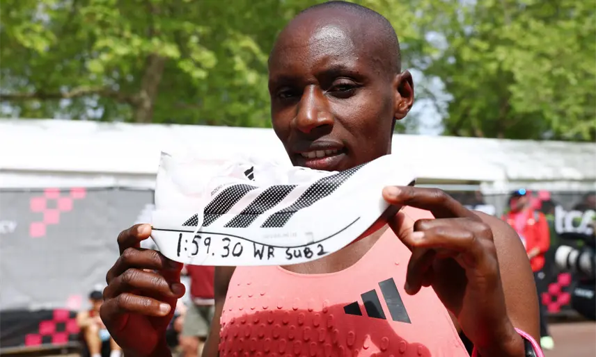 Sabastián Sawe rompe el récord del Maratón de Londres por debajo de las 2 horas