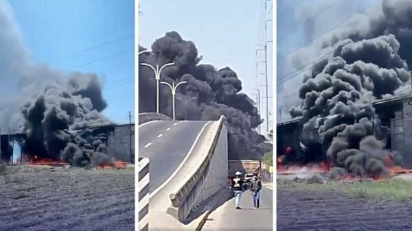 Fuerte choque entre tren y pipa en Querétaro provoca columna de humo y movilización de emergencia