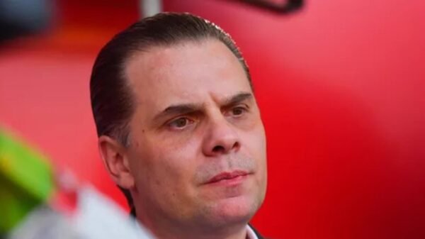 Christian Martinoli sufre fuerte caída en pleno evento y todo queda grabado | VIDEO