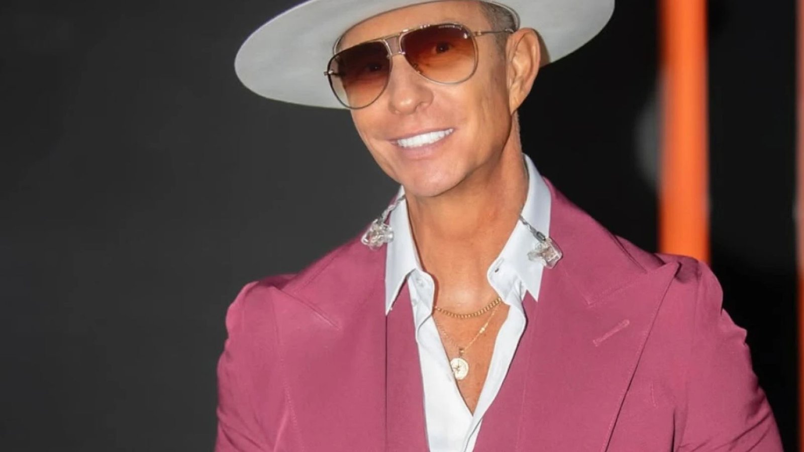 Erik Rubín sorprende con tierna felicitación a su novia y enciende redes