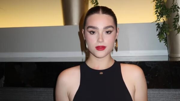 Emily Álvarez sorprende con elegante look y conquista el modelaje en México
