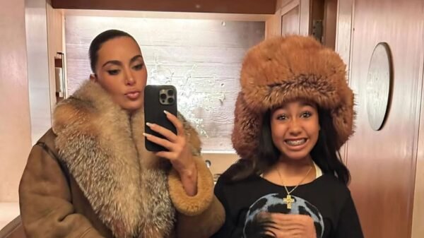 critican la actuación de North West en festival y culpan a Kim Kardashian